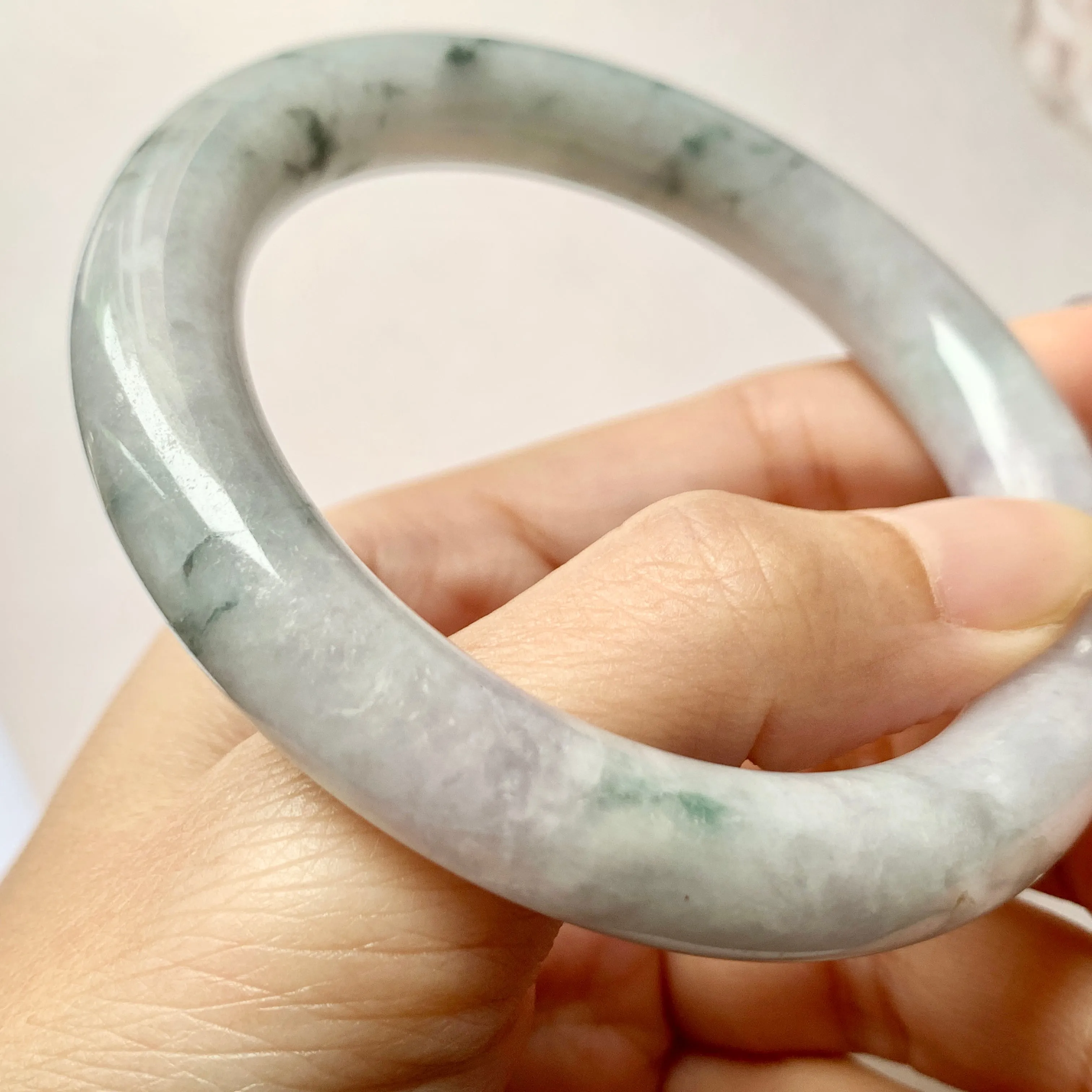 55.9mm A-Grade Natural Lilac Floral Jadeite Traditional Round Bangle No.330062