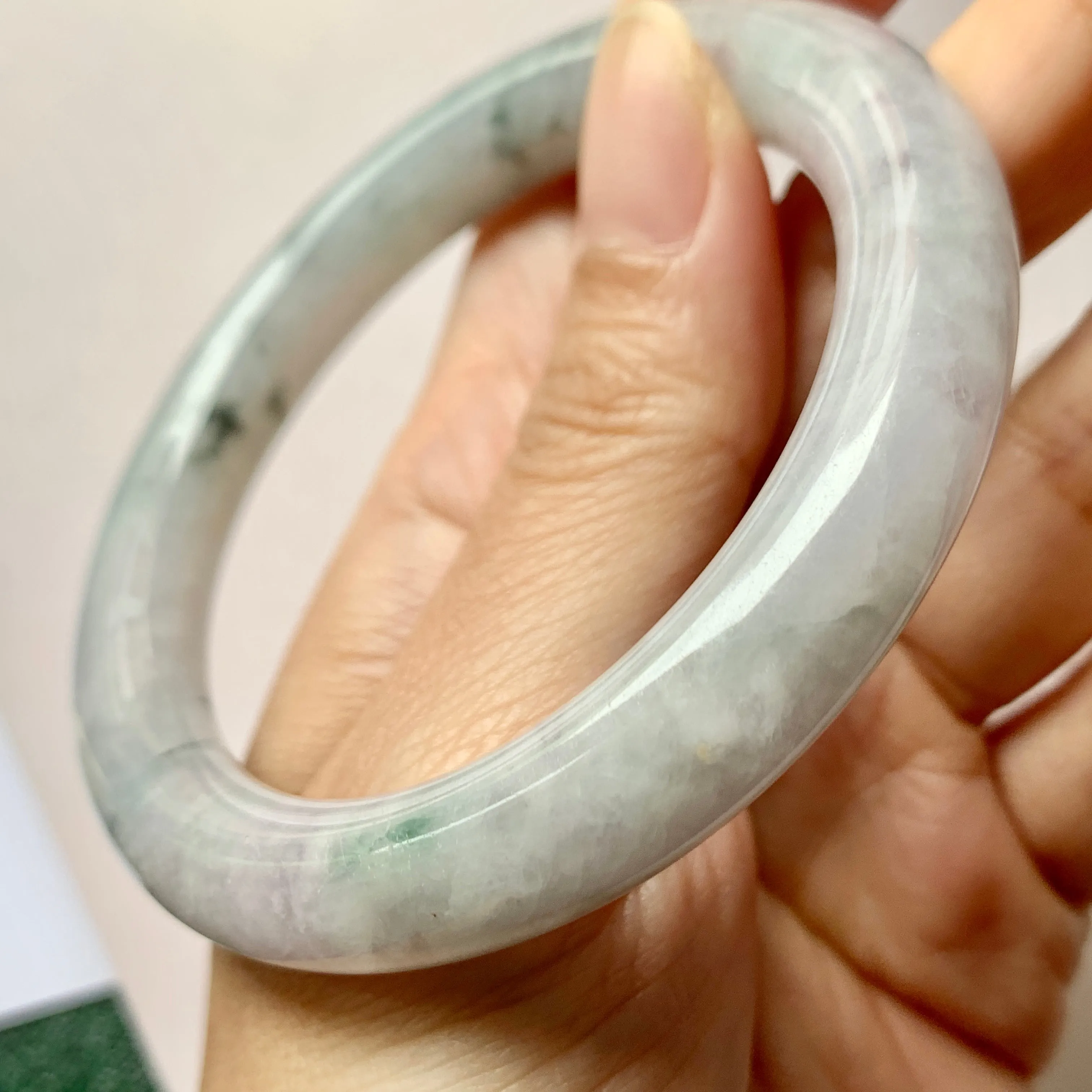 55.9mm A-Grade Natural Lilac Floral Jadeite Traditional Round Bangle No.330062