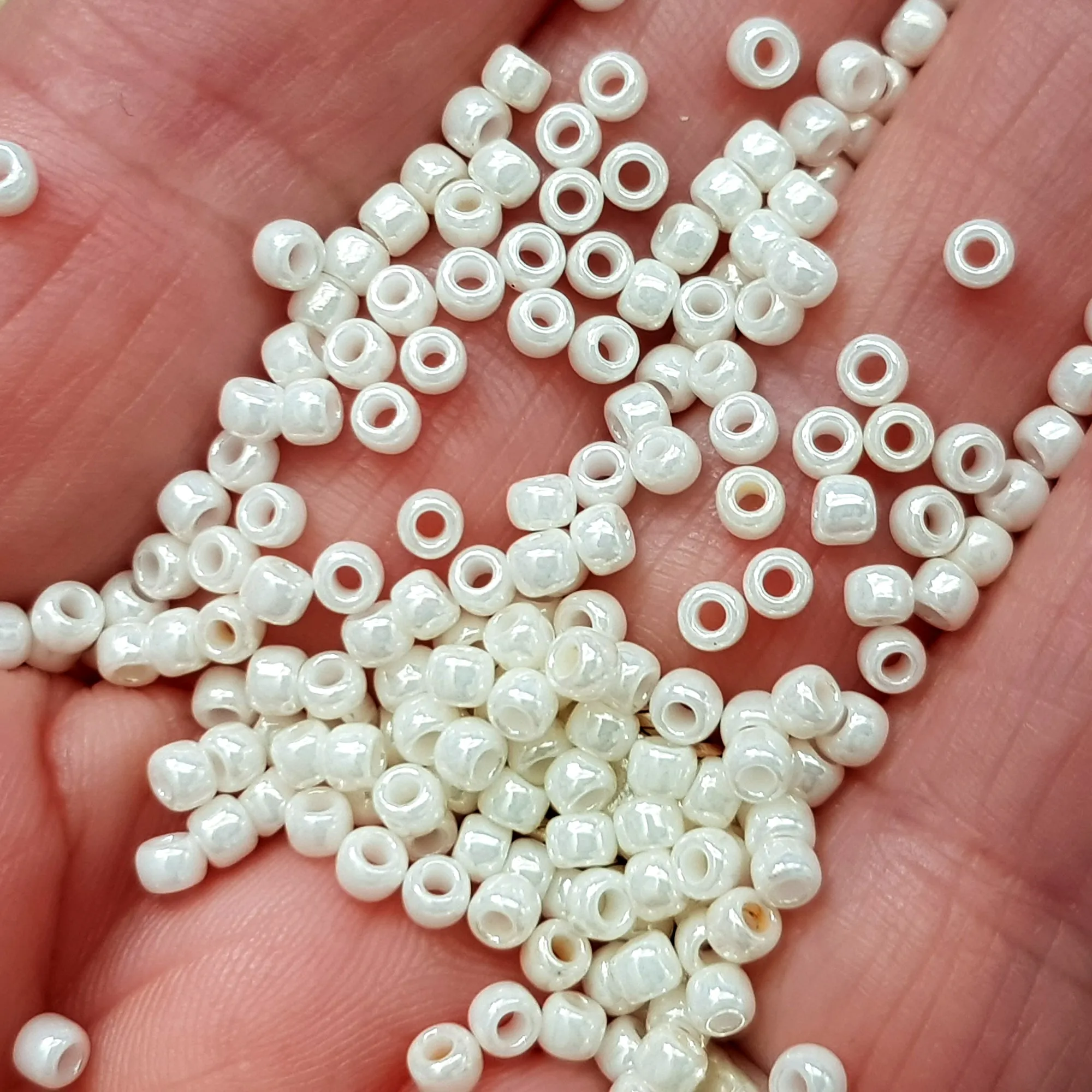 8/0 TR-122 White Navajo Lustre Opaque 10g/30g Round Toho Seed Beads - Beading Supply