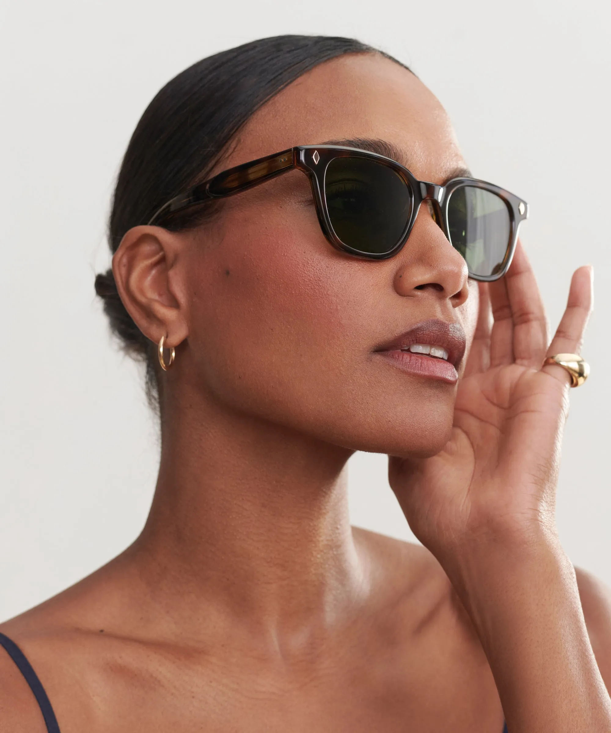 Stylish Broadway Sunglasses: Premium-Quality, Trendy Eyewear for UV Protection