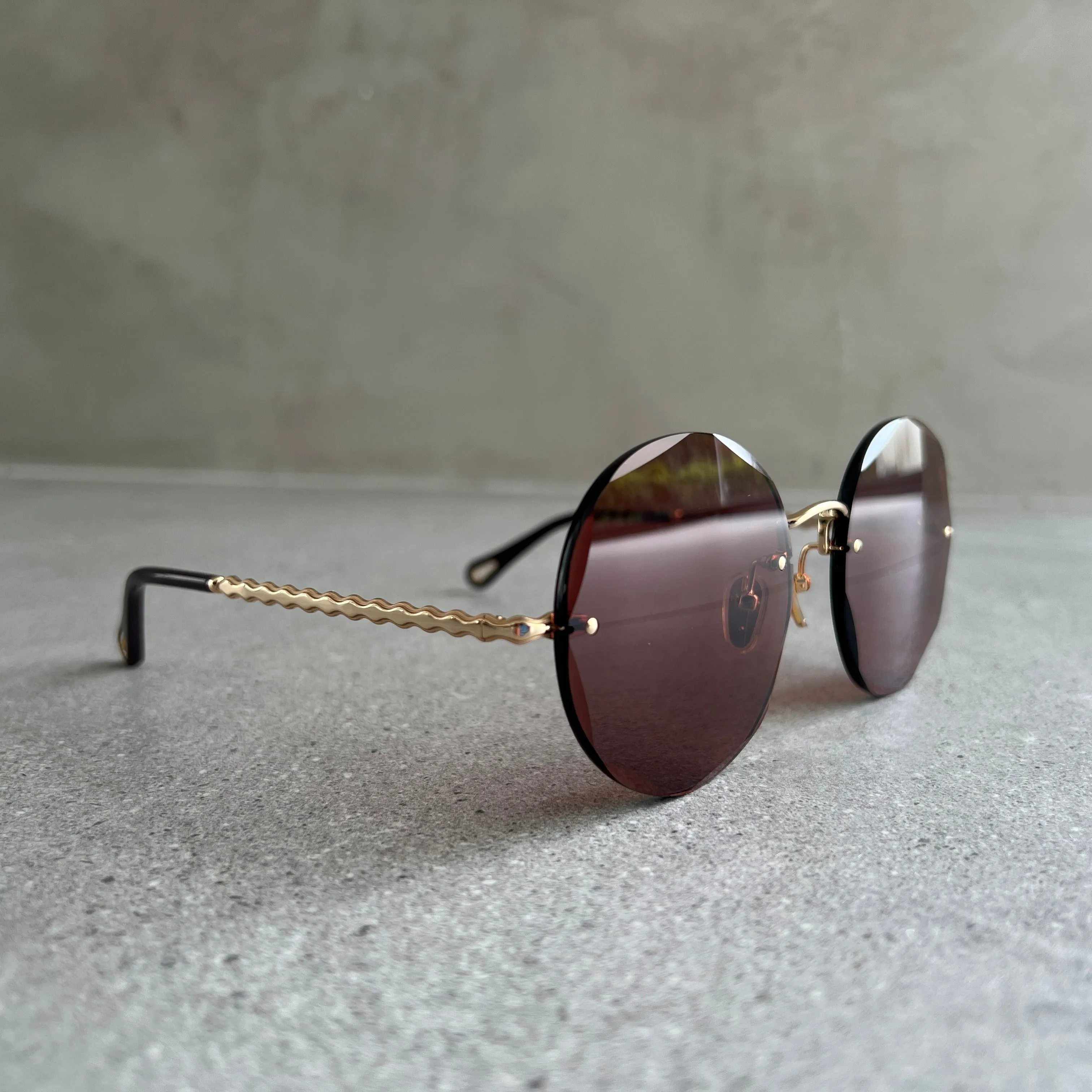 Chloe Sun CH0254S Scallop Rimless, Gold/Red