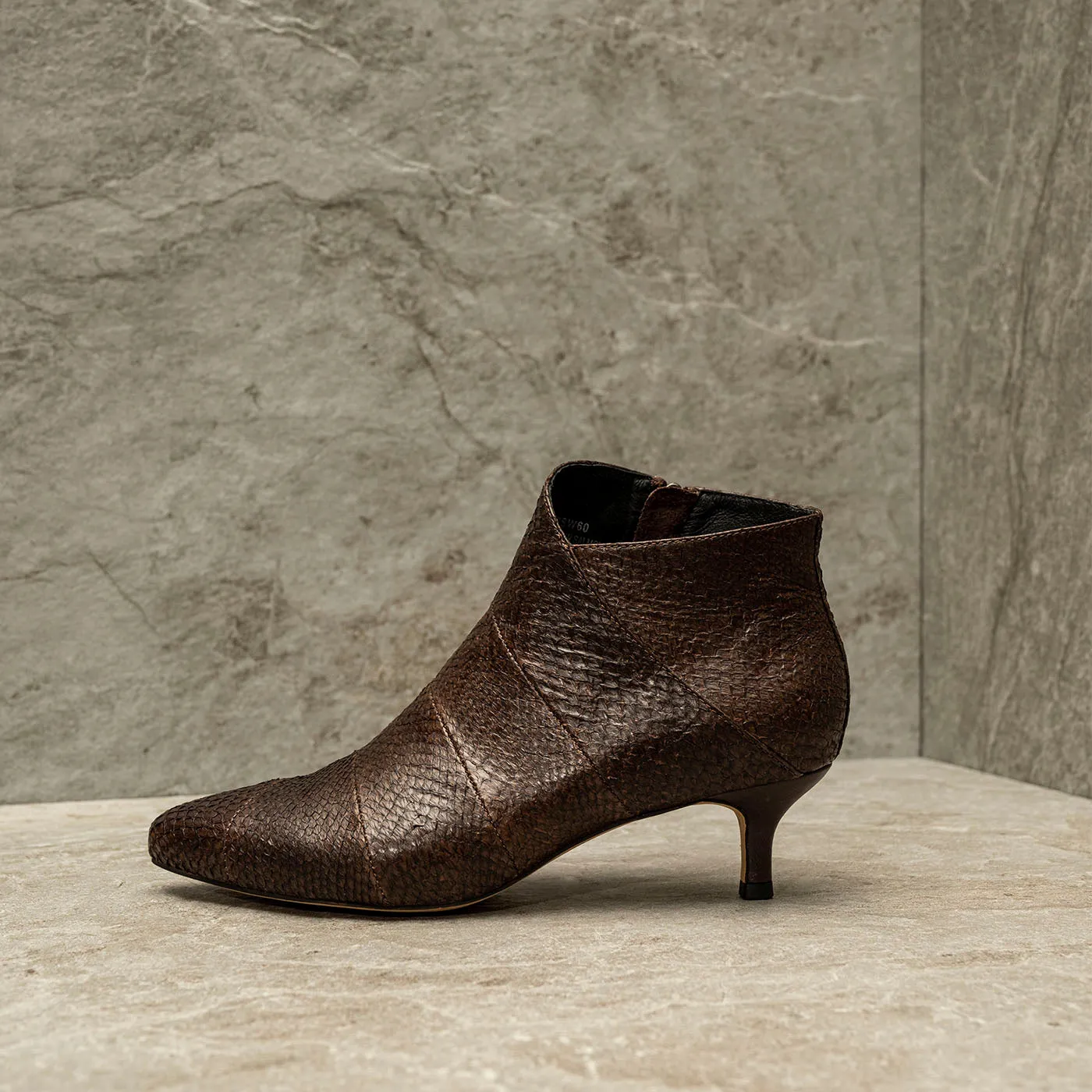 Saga støvlet fiskelæder - DARK BROWN